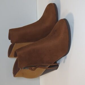 Soda Heeled Zip Closure Boots Size 9